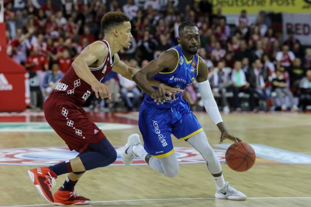 足球的真正 足球的真正